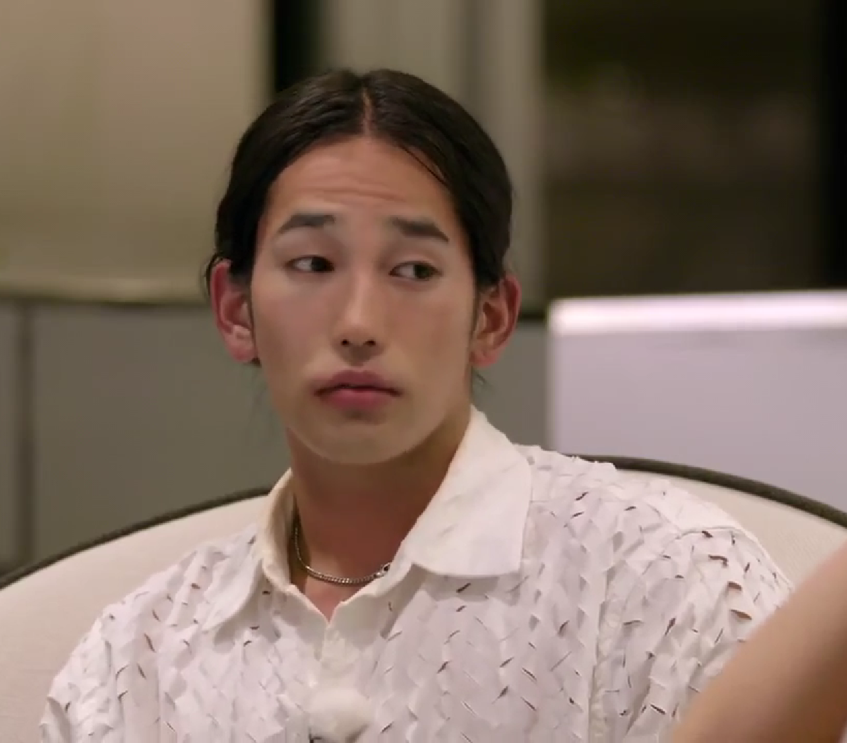 Người xem có mối quan hệ yêu - ghét lẫn lộn với Yuk Jun Seo.