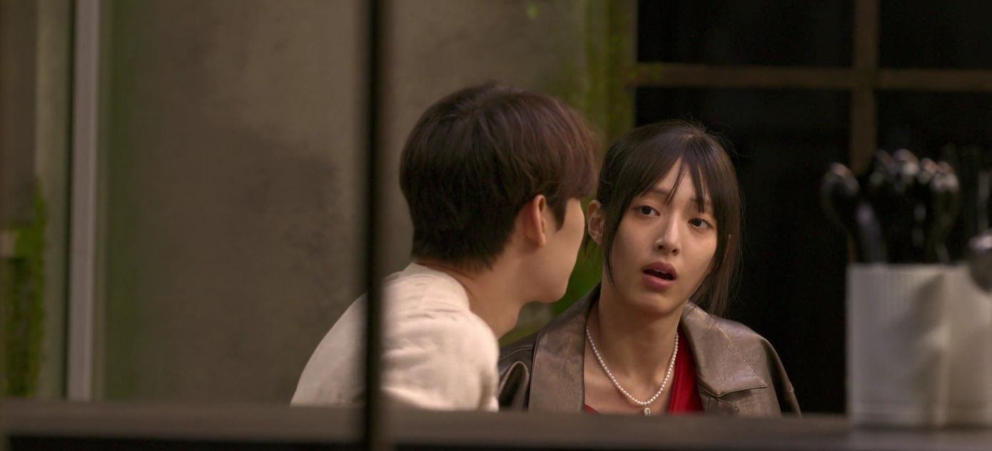 Người chơi nữ sinh năm 2000 sau đó cũng không tiếp tục phát triển quan hệ tìm hiểu với Jeong Su, chuyển hướng theo đuổi Dong Ho. Người chơi nữ sinh năm 2000 sau đó cũng không tiếp tục phát triển quan hệ tìm hiểu với Jeong Su, chuyển hướng theo đuổi Dong Ho.