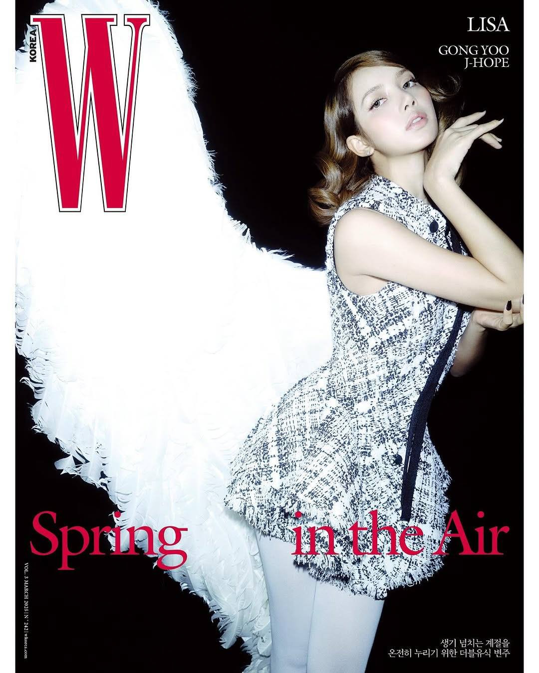 Loạt hình tạp chí của Lisa BLACKPINK được chụp bởi nhiếp ảnh gia Peter Ash Lee tại Mỹ. Loạt hình tạp chí của Lisa BLACKPINK được chụp bởi nhiếp ảnh gia Peter Ash Lee tại Mỹ.