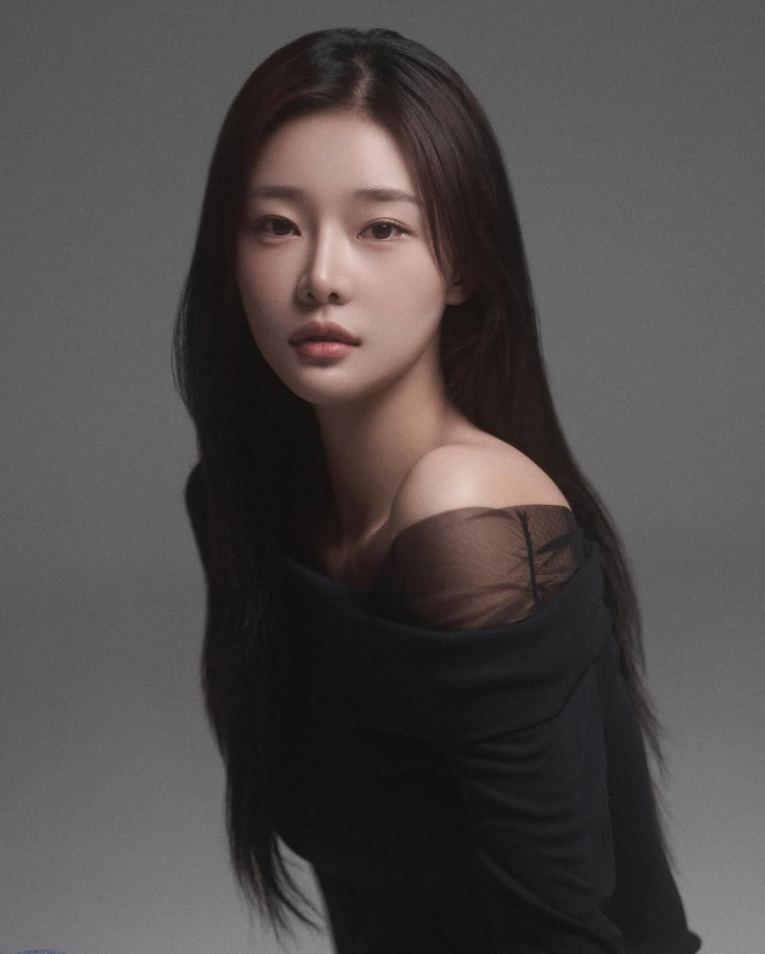 Hiện tại, trên trang cá nhân Instagram có 362K người theo dõi, Lee Si An giới thiệu mình là người mẫu tự do.