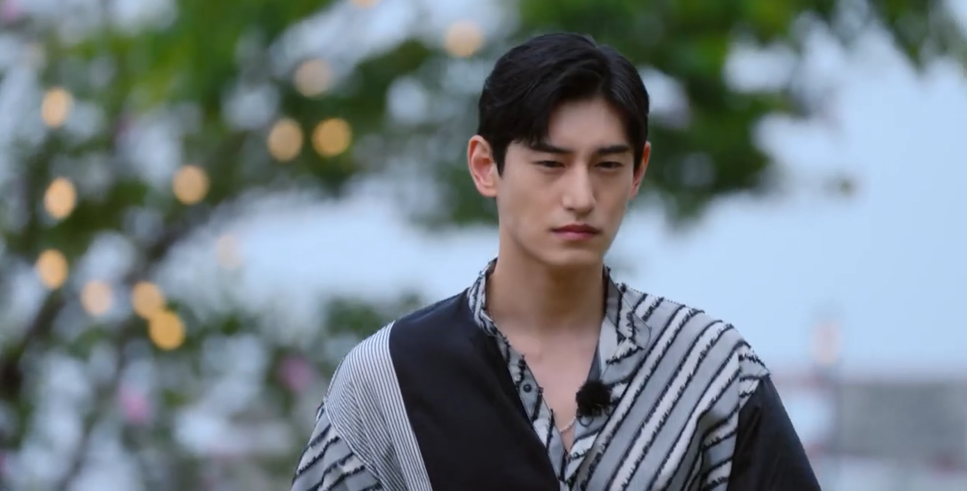 Kim Tae Hwan là thí sinh được giới thiệu đầu tiên trong dàn sao nam mùa 4, tự nhận là người "yêu bản thân vô cùng". Kim Tae Hwan là thí sinh được giới thiệu đầu tiên trong dàn sao nam mùa 4, tự nhận là người "yêu bản thân vô cùng".