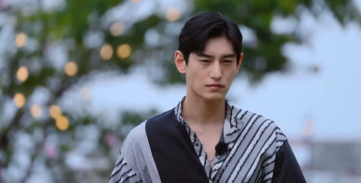 Kim Tae Hwan là thí sinh được giới thiệu đầu tiên trong dàn sao nam mùa 4, tự nhận là người "yêu bản thân vô cùng".
