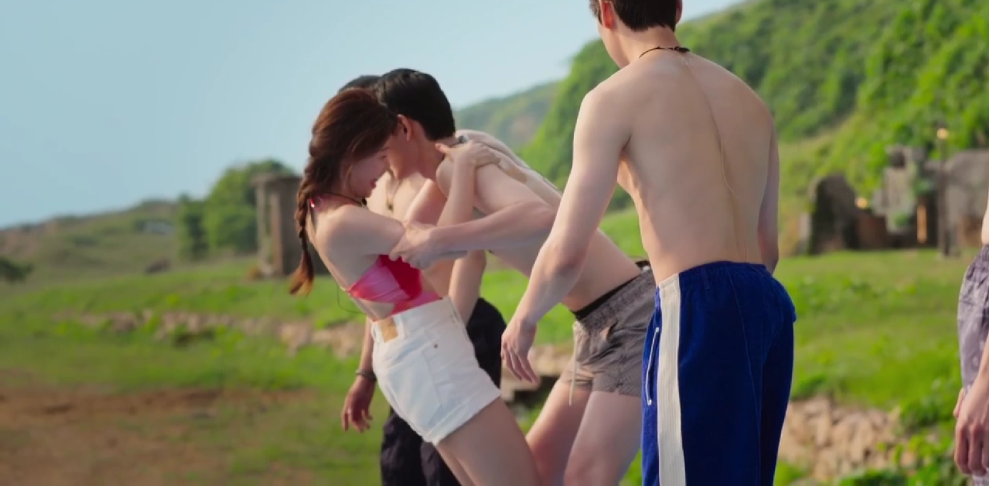 "Anh ấy (Tae Hwan) chính là vấn đề!" - Người chơi Si An chỉ điểm. "Anh ấy (Tae Hwan) chính là vấn đề!" - Người chơi Si An chỉ điểm.