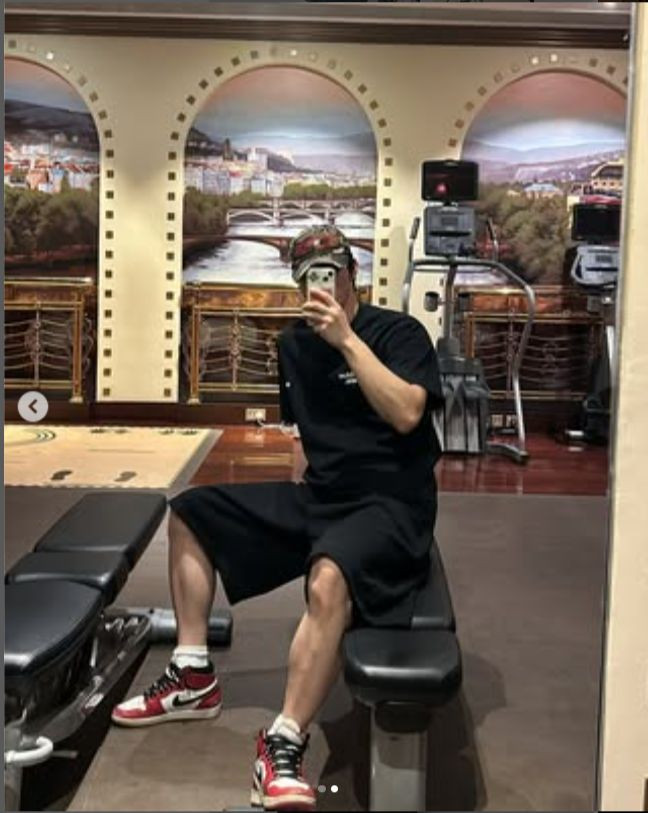 Phụ kiện ốp lưng "đáng nghi" nhiều lần xuất hiện rõ nét trên trang Instagram cá nhân của cặp người chơi Single's Inferno. Phụ kiện ốp lưng "đáng nghi" nhiều lần xuất hiện rõ nét trên trang Instagram cá nhân của cặp người chơi Single's Inferno.