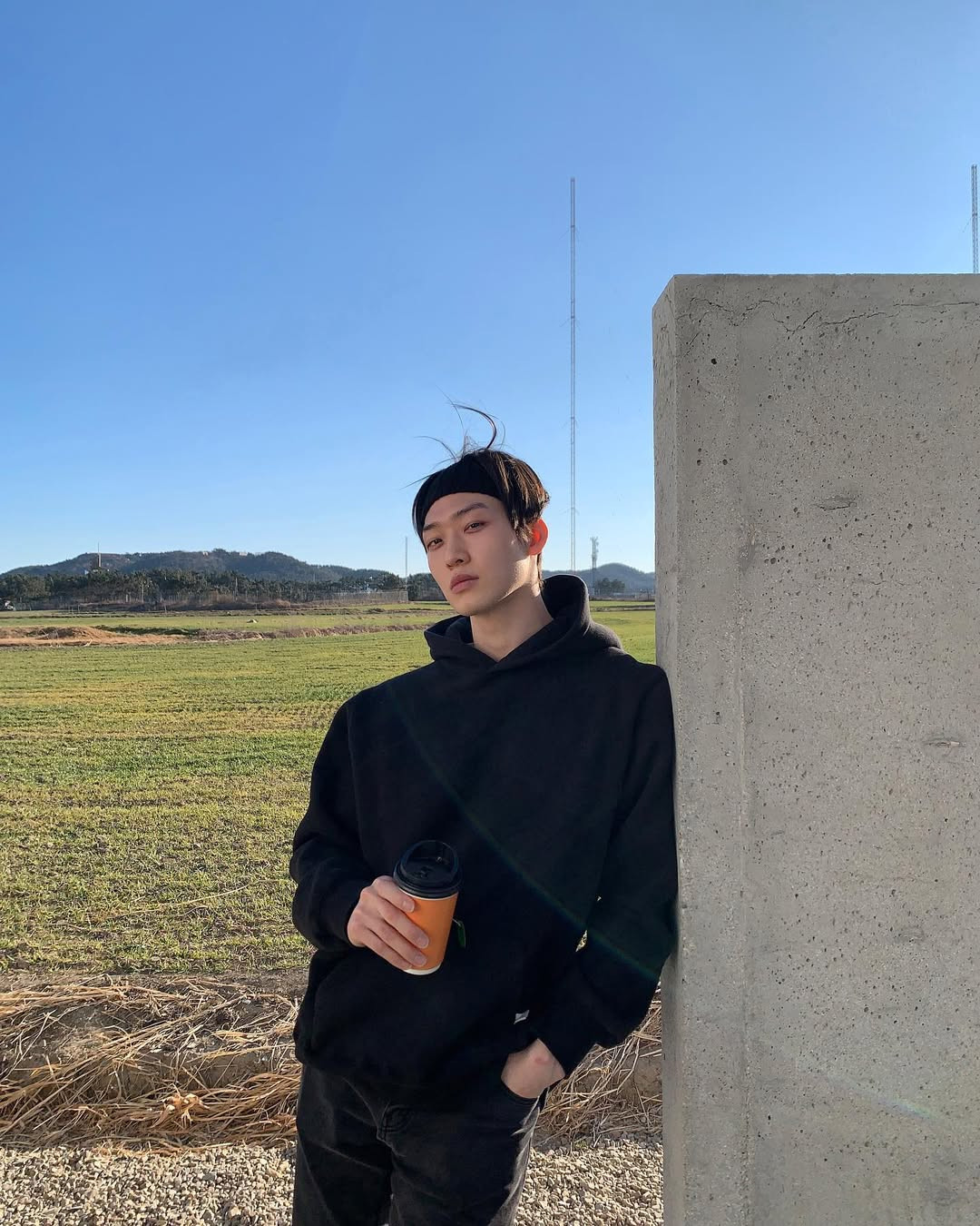 Nam diễn viên biến hóa đa dạng phong cách từ "chàng thơ" cho tới "dân chơi" trong thời trang thường ngày. Nam diễn viên biến hóa đa dạng phong cách từ "chàng thơ" cho tới "dân chơi" trong thời trang thường ngày.