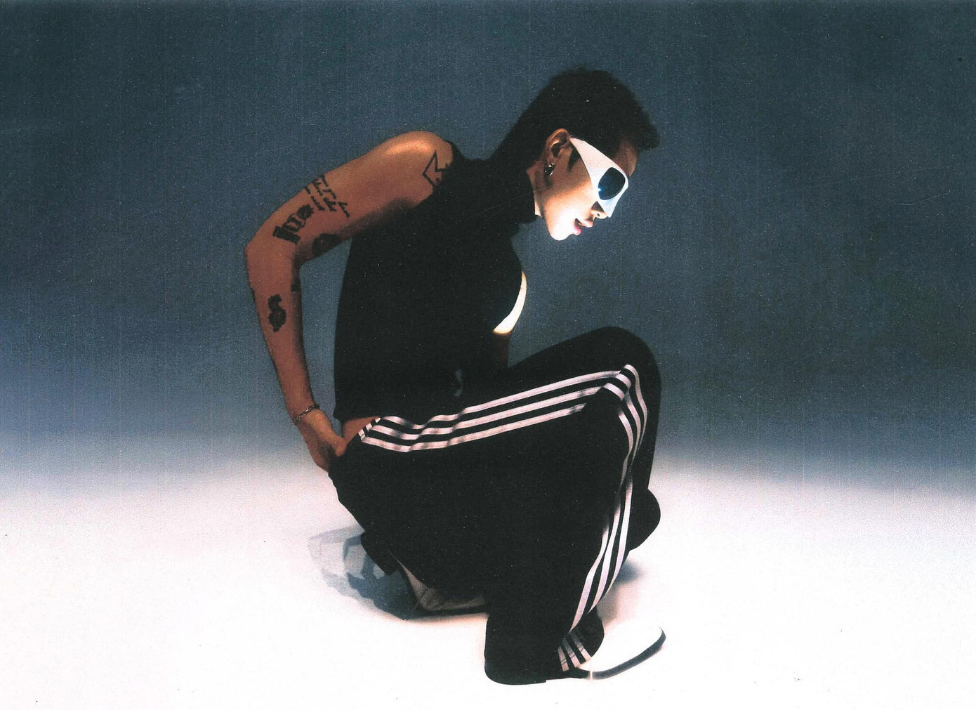 Thần thái tự tin, tinh thần nổi loạn, phá cách trong thẩm mỹ thời trang của WEAN. Thần thái tự tin, tinh thần nổi loạn, phá cách trong thẩm mỹ thời trang của WEAN.