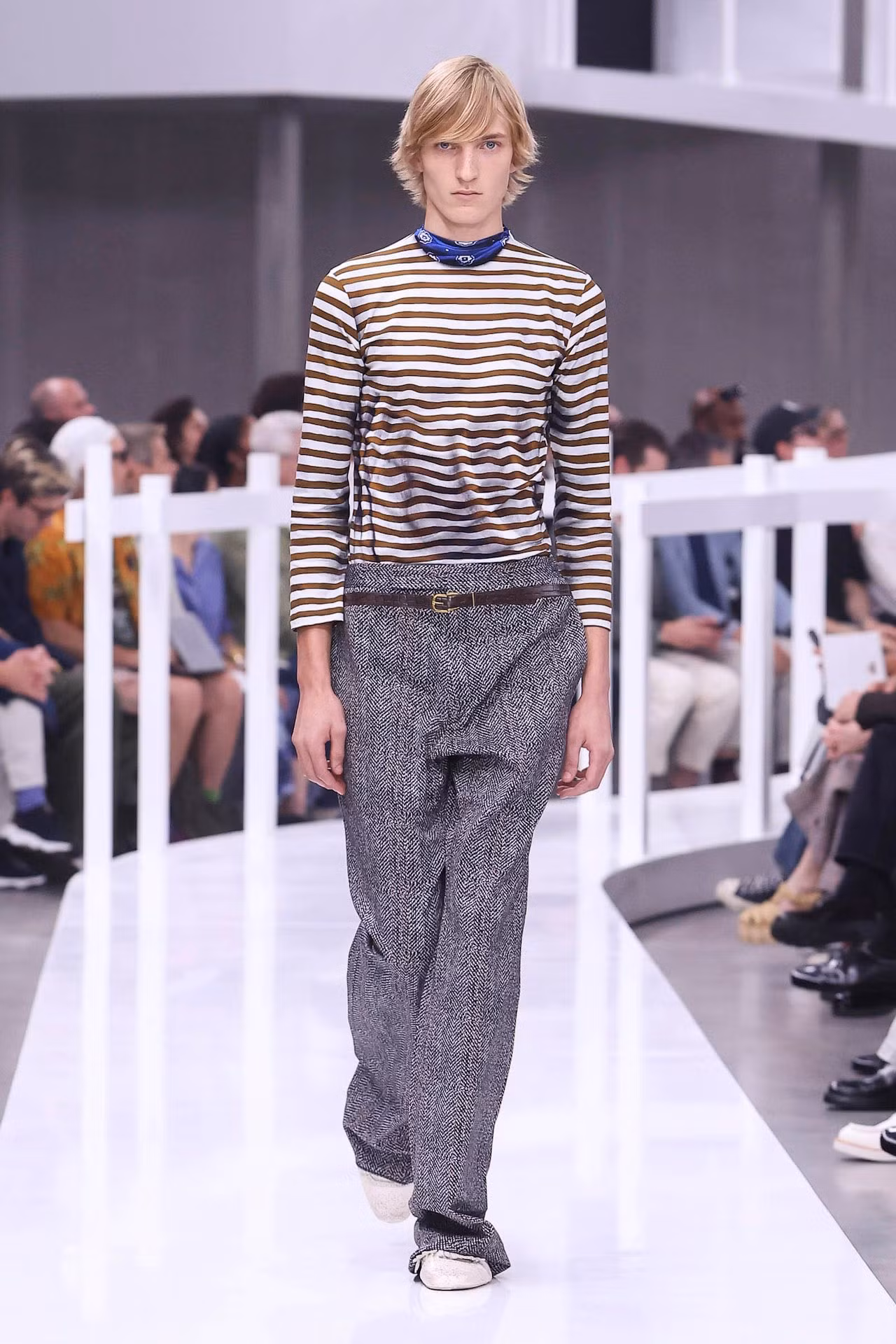 Tạo hình "dịu keo" của mỹ nam Lovely Runner.