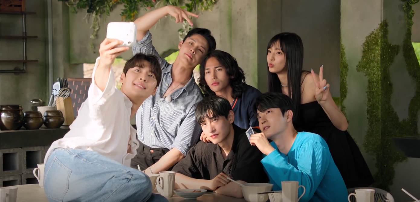 Cách mà Hae Lin chủ động thể hiện thái độ hòa đồng với cả 5 người chơi nam trong bối cảnh mới gặp gỡ được đánh giá cao. Cách mà Hae Lin chủ động thể hiện thái độ hòa đồng với cả 5 người chơi nam trong bối cảnh mới gặp gỡ được đánh giá cao.