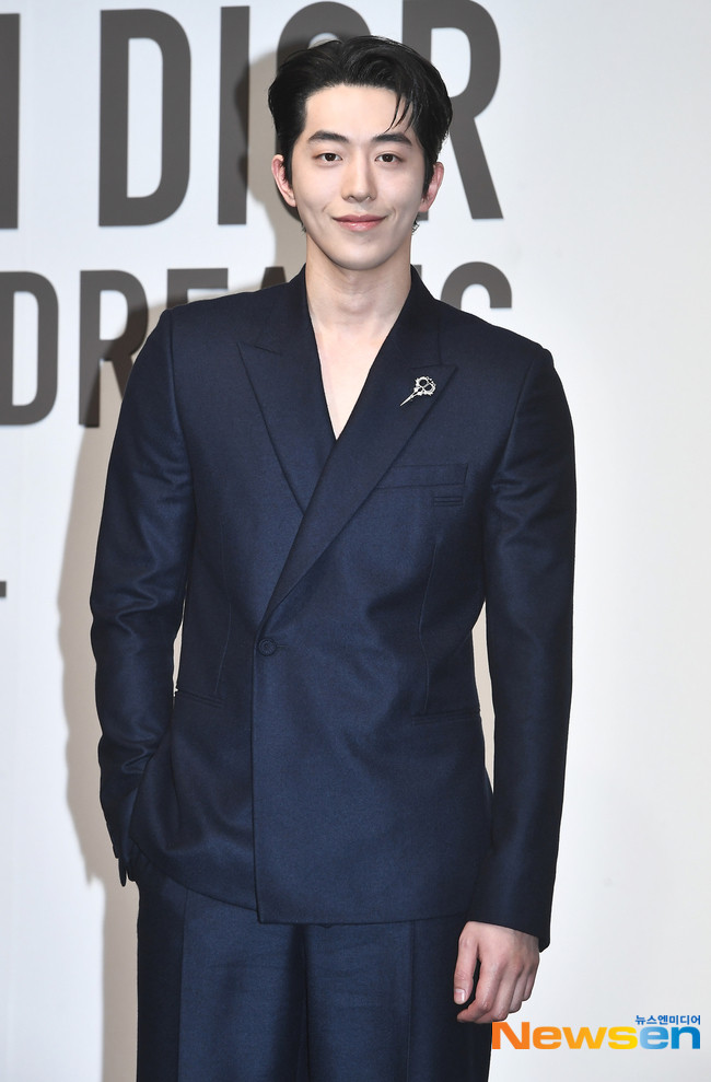 Nam Joo Hyuk diện âu phục đến từ sàn diễn Dior Men Fall 2025 Ready-to-Wear.