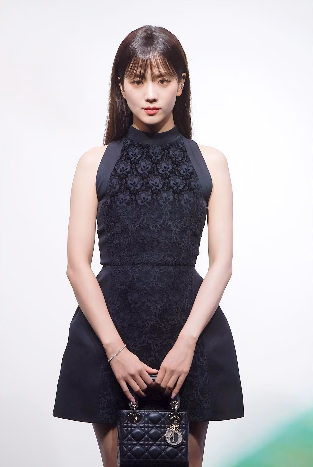 Jisoo BLACKPINK là ngôi sao Hàn Quốc đầu tiên quảng báo BST Thu Đông 2025 của thương hiệu Dior. Jisoo BLACKPINK là ngôi sao Hàn Quốc đầu tiên quảng báo BST Thu Đông 2025 của thương hiệu Dior.