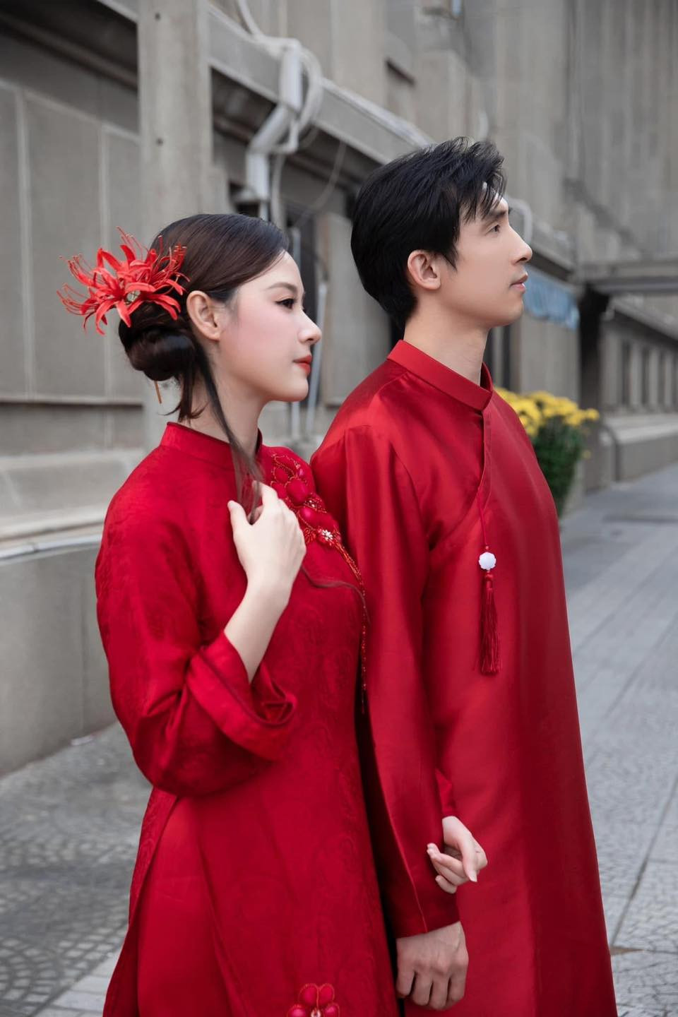 Midu cùng chồng thiếu gia Minh Đạt có tạo hình khai xuân rực rỡ.