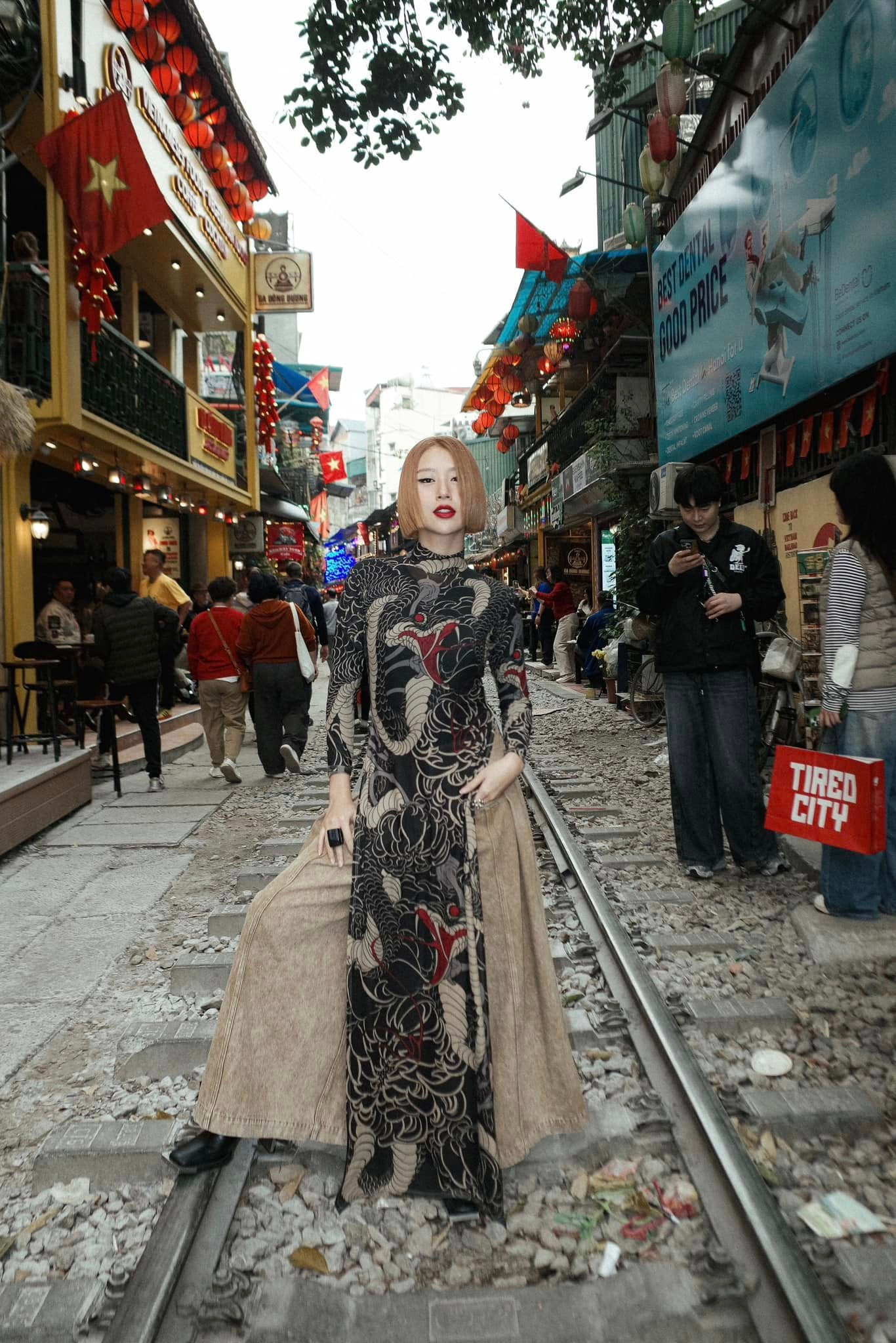 Quỳnh Anh Shyn không khiến các tín đồ thời trang thất vọng. Cô nàng chiêu đãi hai tạo hình nổi bật, cá tính ngày đầu năm. Quỳnh Anh Shyn không khiến các tín đồ thời trang thất vọng. Cô nàng chiêu đãi hai tạo hình nổi bật, cá tính ngày đầu năm.