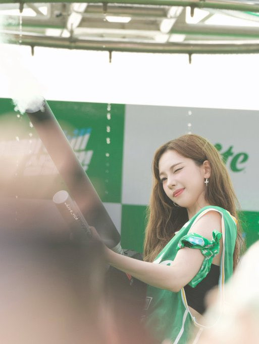 Karina aespa tái xuất solo tại Waterbomb Seoul 2025, gây bão Weibo (Trung Quốc) nhờ nhan sắc "siêu thực".