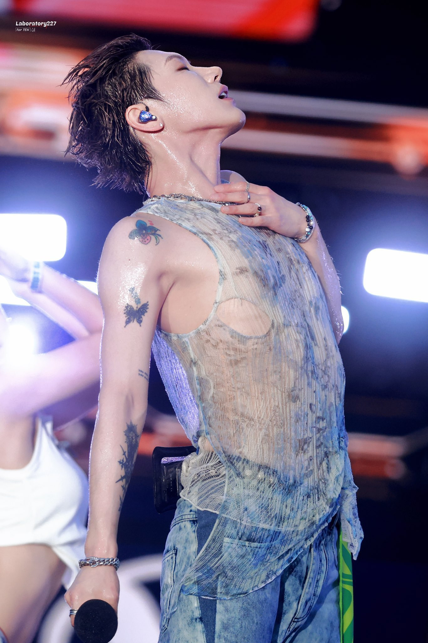 Dàn mỹ nam Ten NCT, Lee Minhyuk BTOB (HUTA) , BAEKHO khoe cơ bụng khiến khán giả "sốt xình xịch".