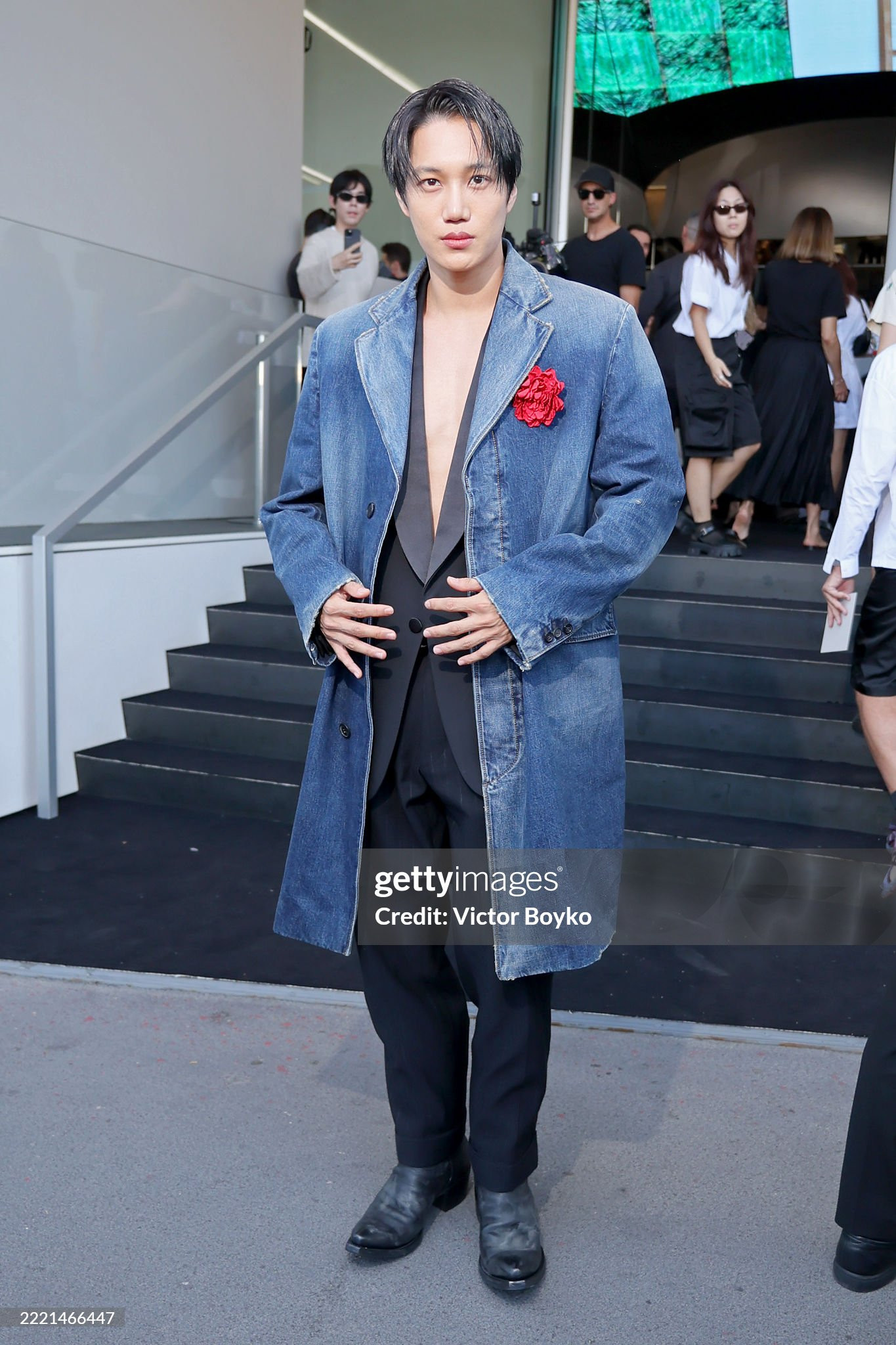 Kai EXO diện look 20/56 trong BST Thu Đông 2025 dành cho nam của Prada.