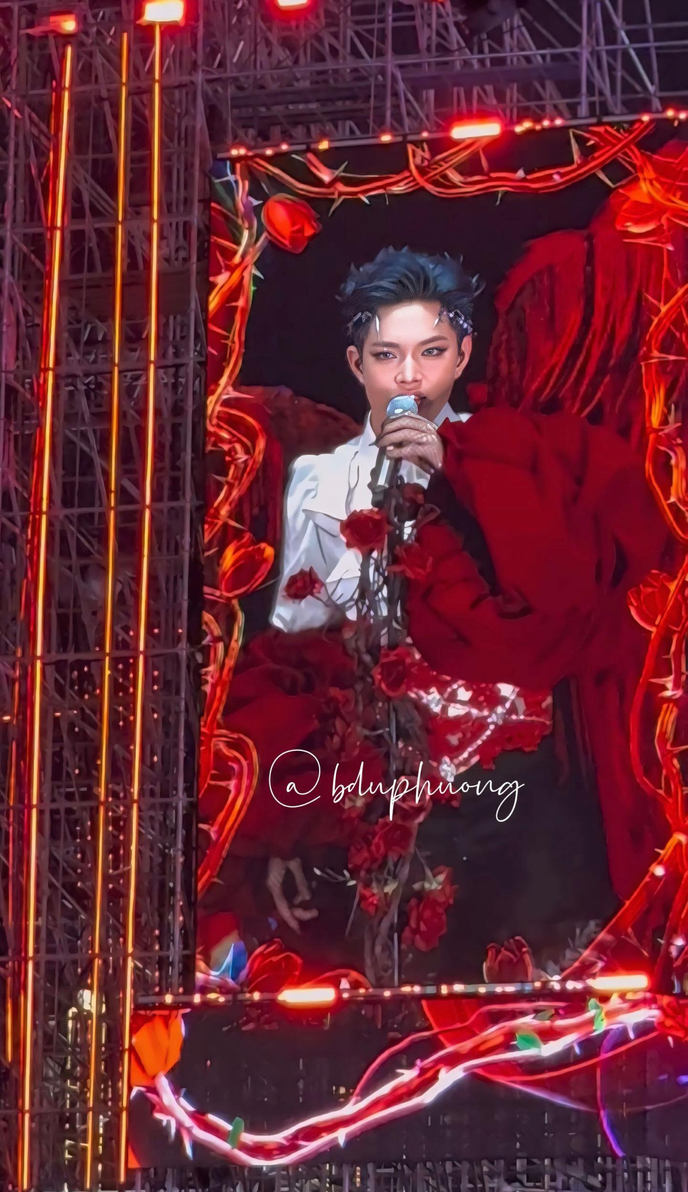 Người hâm mộ ví set diễn của Pháp Kiều trông như sân khấu Victoria's Secret. Người hâm mộ ví set diễn của Pháp Kiều trông như sân khấu Victoria's Secret.