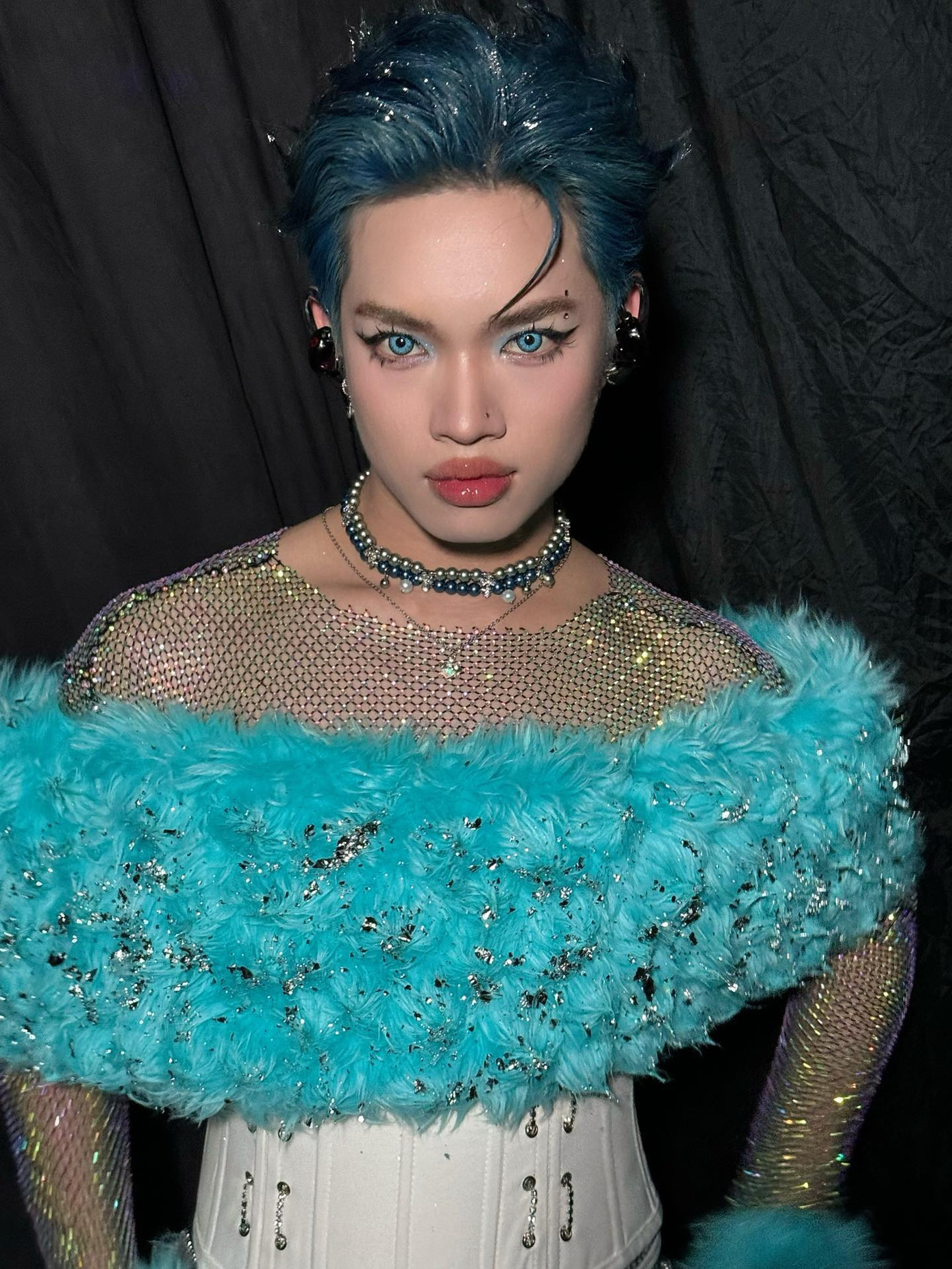 &quot;Từ khi tôi biết cổ (Pháp Kiều - PV) đến giờ, cổ chưa từng phải mặc xấu một ngày nào, dù chỉ một ngày!&quot; - một tài khoản Threads chia sẻ, nhận hơn 4,5K lượt &quot;thả tim&quot;.