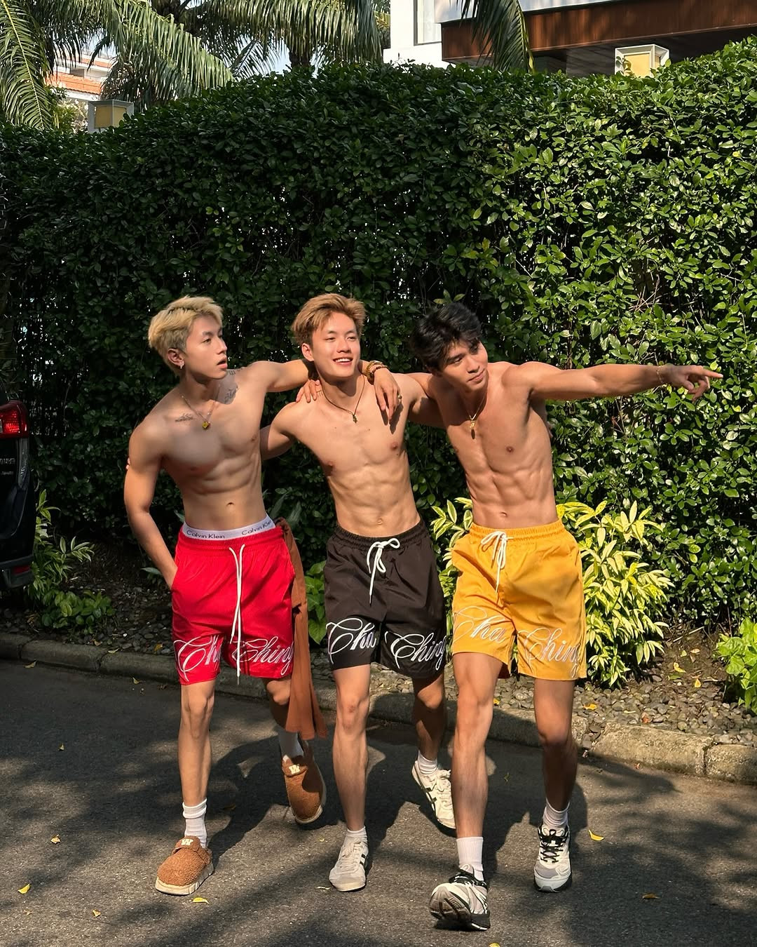 Cư dân mạng càng "đổ" thêm khi biết "F4 Vũng Tàu" đều sở hữu cơ bụng "múi sầu riêng". Cư dân mạng càng "đổ" thêm khi biết "F4 Vũng Tàu" đều sở hữu cơ bụng "múi sầu riêng".