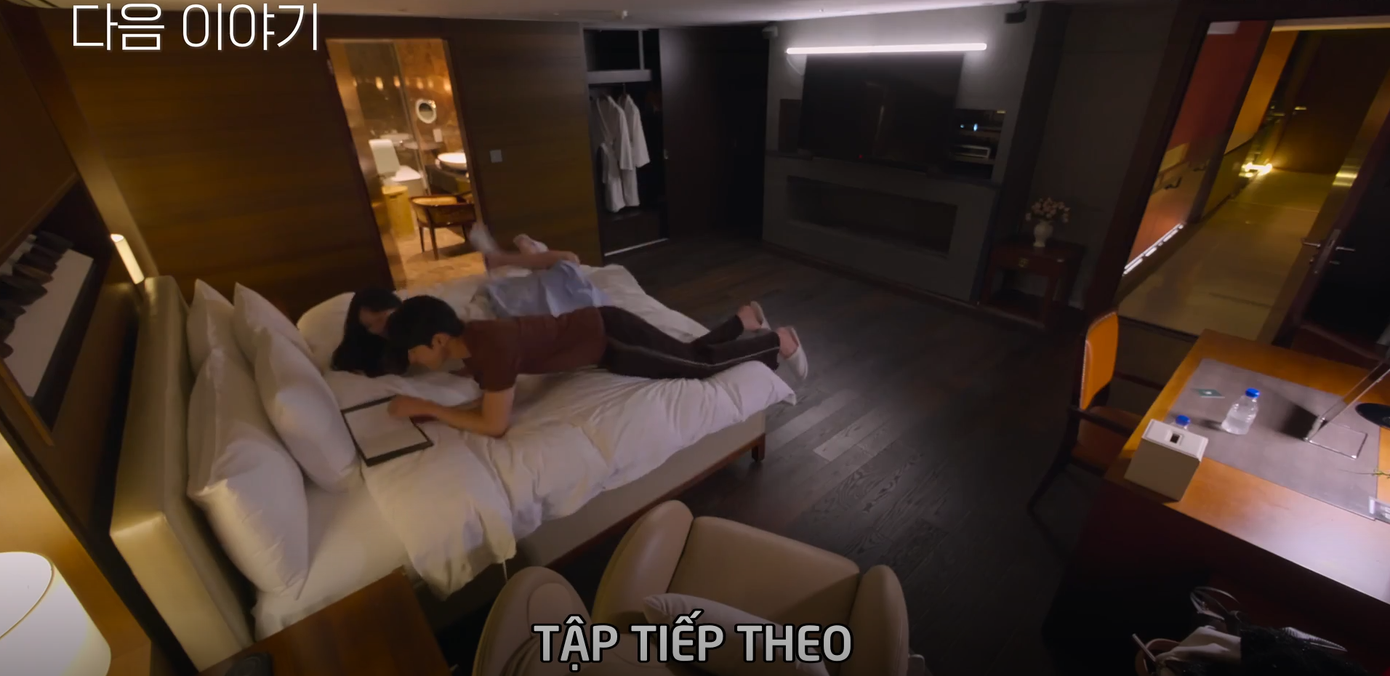 Dong Ho và Hae Lin có khoảnh khắc thân mật tại Đảo Thiên Đường trong 2 tập cuối.