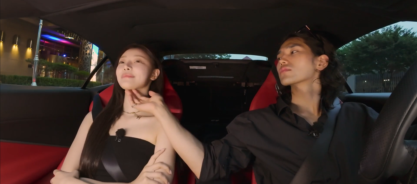 Yuk Jun Seo có quan hệ tình cảm cùng ba mỹ nhân: You Jin, Min Seol, Si An. Ở tập 10, anh xác định &quot;toàn tâm toàn ý&quot; với Lee Si An.