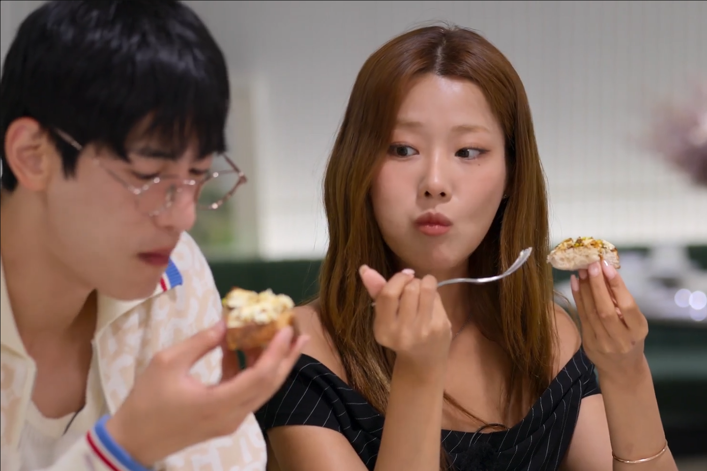 Thái độ thờ ơ, thiếu đầu tư vào mối quan hệ khiến chuyện tình cảm giữa Ji Yeon - Tae Hwan rơi vào khủng hoảng trước thềm đưa ra quyết định cuối cùng.