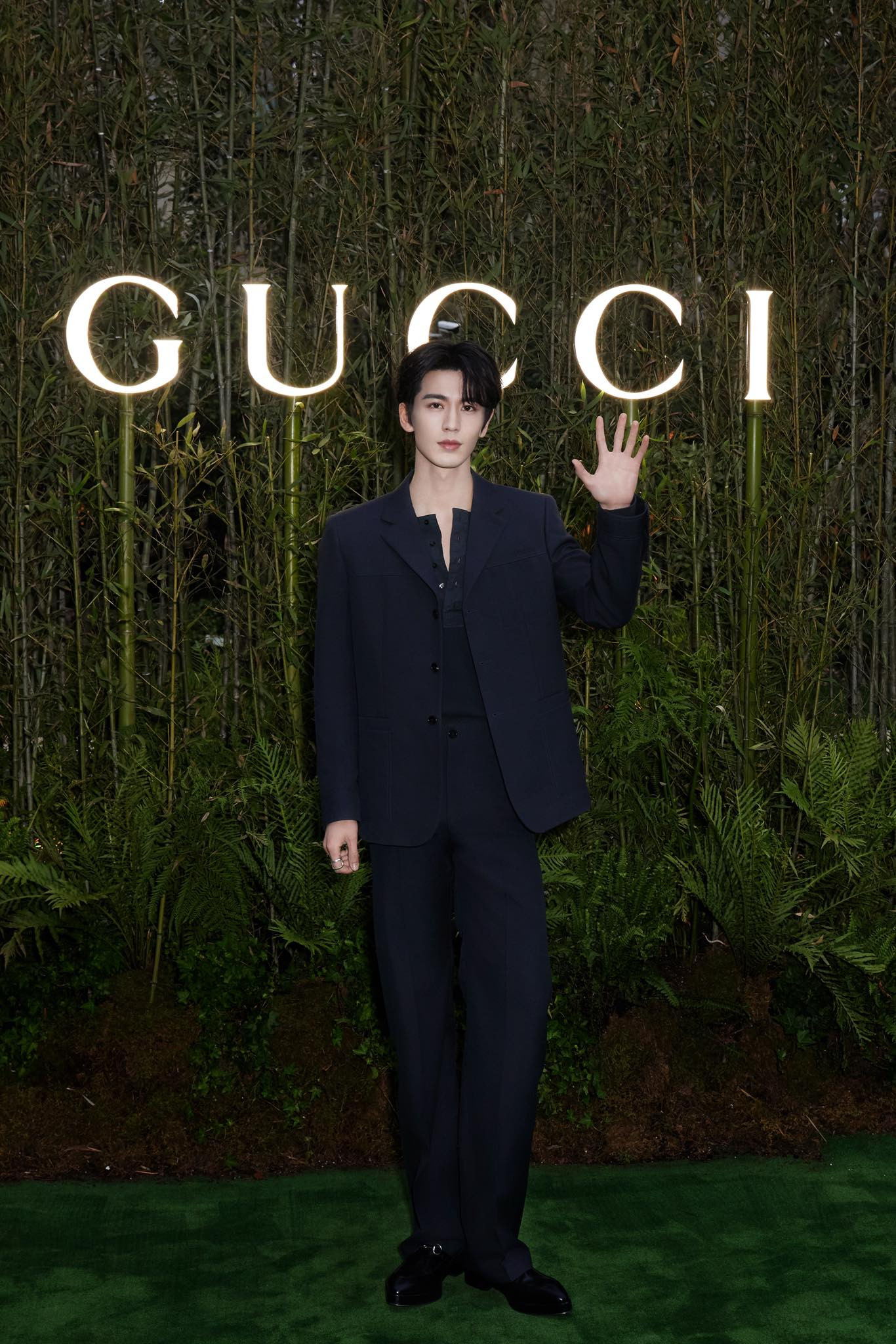 Visual sáng bừng, không tì vết của Trương Lăng Hách trong hình ảnh chưa chỉnh sửa là chủ đề gây sốt trên mạng xã hội.