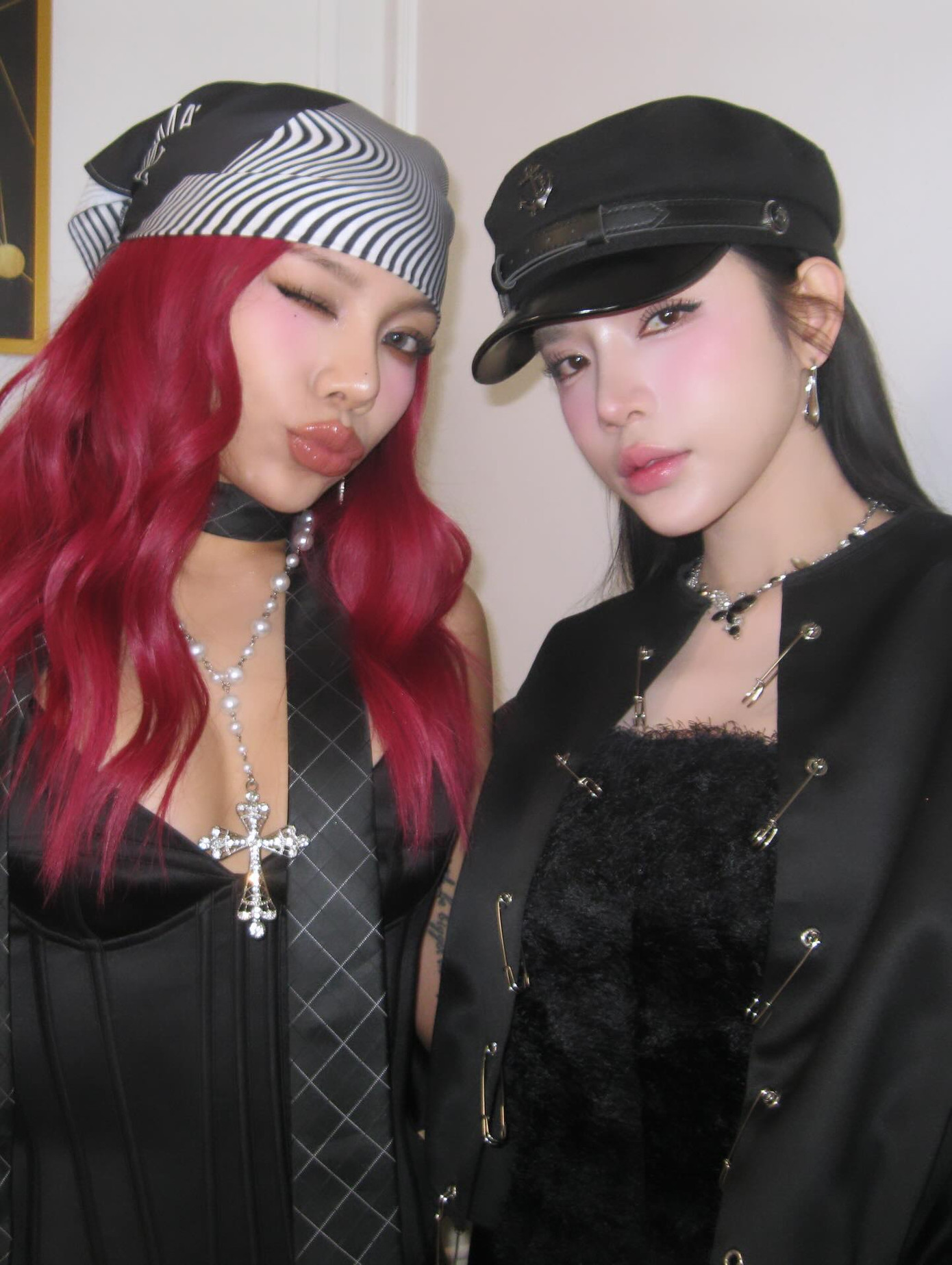 Vũ Thảo My ghi điểm ở vòng đấu giá nhờ diện mạo cá tính. &quot;Em xinh&quot; sinh năm năm 1997 nổi bật với làn da bánh mật, lối trang điểm sắc sảo.