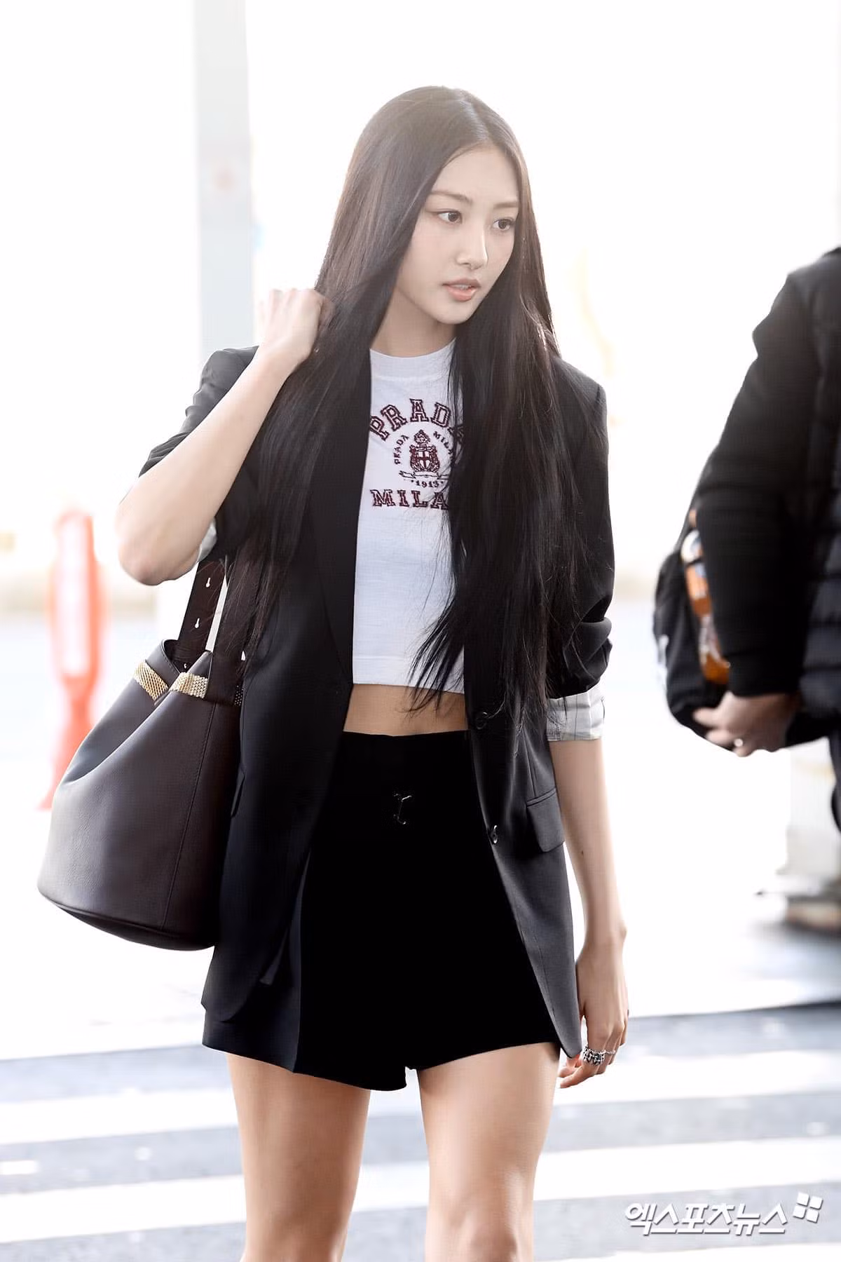 Các tín đồ thời trang dự đoán Gawon MEOVV sẽ sớm có danh phận với nhà mốt nhờ màn thể hiện ấn tượng tại Milan Fashion Week 2025.