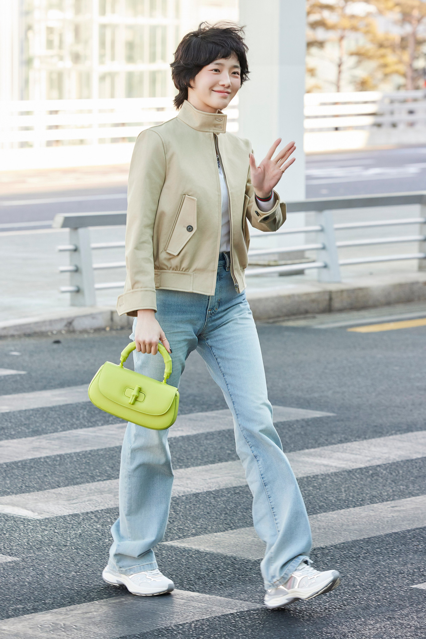 Park Gyu Young rạng rỡ tại sân bay khởi hành sang Ý, dự show Gucci với tư cách đại sứ toàn cầu.