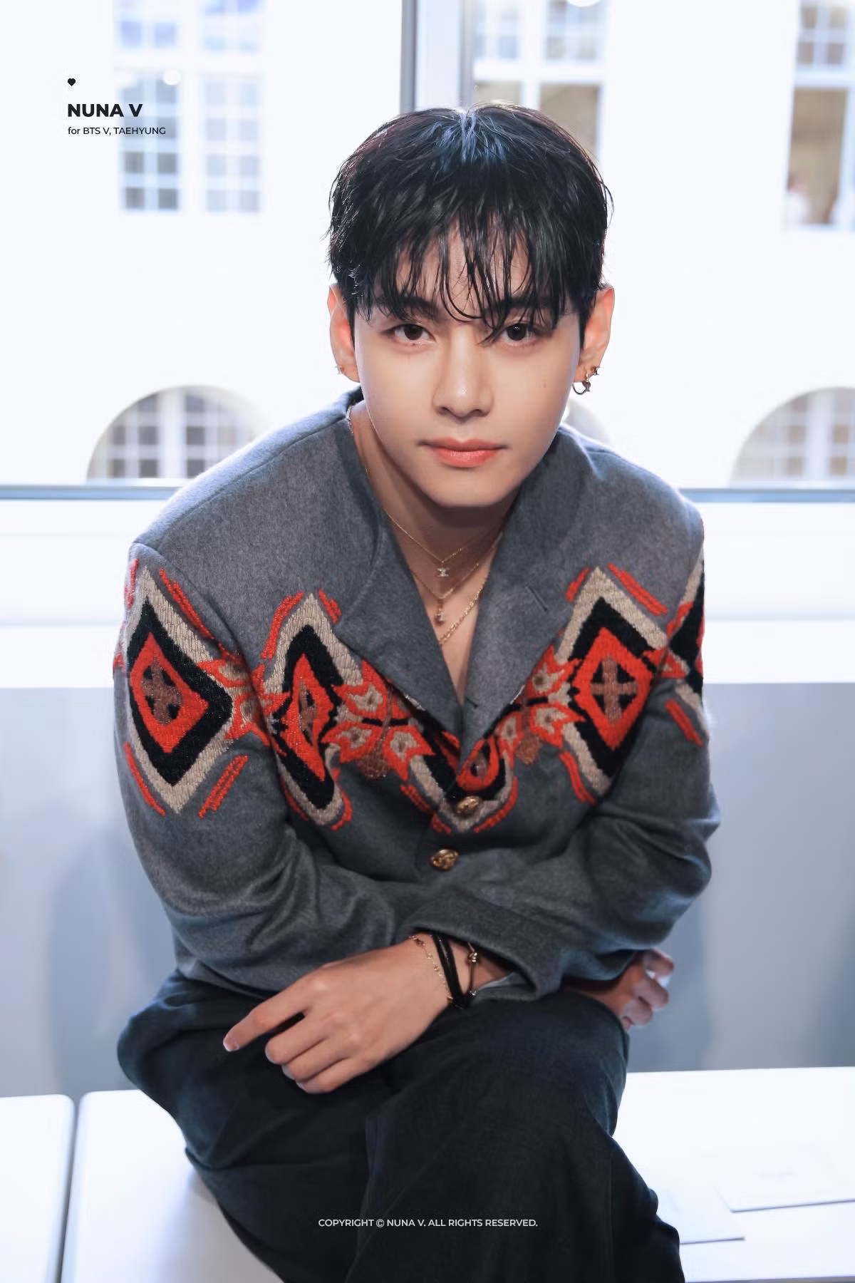 Khoảnh khắc tương tác giữa V BTS và "bà đầm thép" Anna Wintour là chủ đề được bàn tán sôi nổi trên các nền tảng mạng xã hội. Khoảnh khắc tương tác giữa V BTS và "bà đầm thép" Anna Wintour là chủ đề được bàn tán sôi nổi trên các nền tảng mạng xã hội.