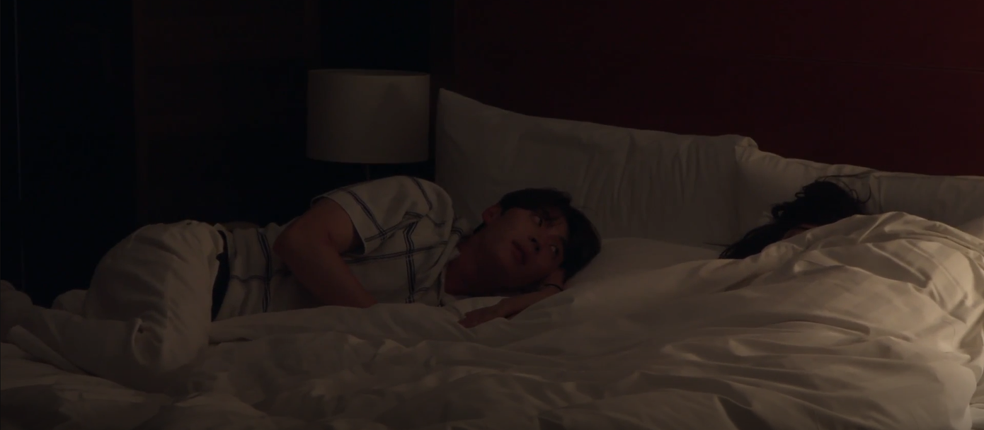 Bối cảnh trò chuyện trên cùng một chiếc giường của hai người chơi một lần nữa được tái hiện. Bối cảnh trò chuyện trên cùng một chiếc giường của hai người chơi một lần nữa được tái hiện.