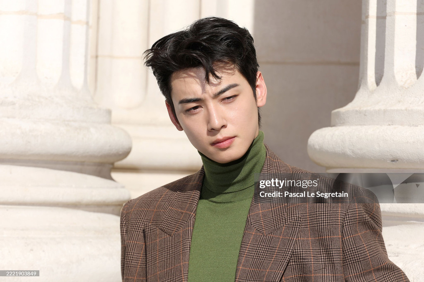Vẻ điển trai siêu thực của Cha Eun Woo qua ống kính Getty Images hay các tạp chí thời trang vẫn là đề tài gây sốt, củng cố vị thế "thiên tài gương mặt" của nam idol. Vẻ điển trai siêu thực của Cha Eun Woo qua ống kính Getty Images hay các tạp chí thời trang vẫn là đề tài gây sốt, củng cố vị thế "thiên tài gương mặt" của nam idol.