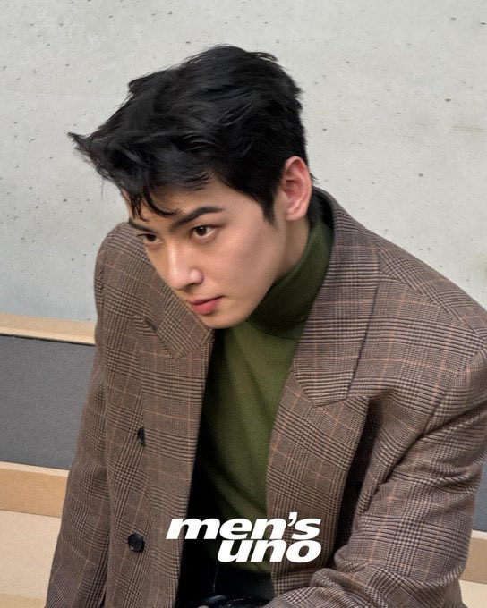 Vẻ điển trai siêu thực của Cha Eun Woo qua ống kính Getty Images hay các tạp chí thời trang vẫn là đề tài gây sốt, củng cố vị thế "thiên tài gương mặt" của nam idol. Vẻ điển trai siêu thực của Cha Eun Woo qua ống kính Getty Images hay các tạp chí thời trang vẫn là đề tài gây sốt, củng cố vị thế "thiên tài gương mặt" của nam idol.