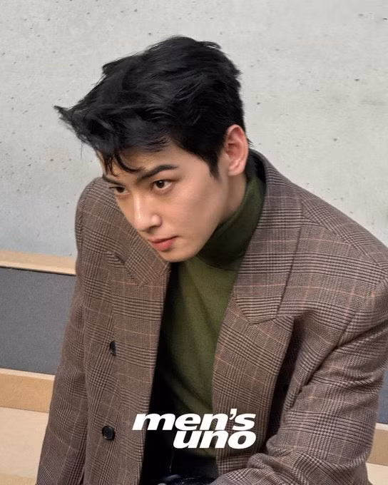 Vẻ điển trai siêu thực của Cha Eun Woo qua ống kính Getty Images hay các tạp chí thời trang vẫn là đề tài gây sốt, củng cố vị thế "thiên tài gương mặt" của nam idol.