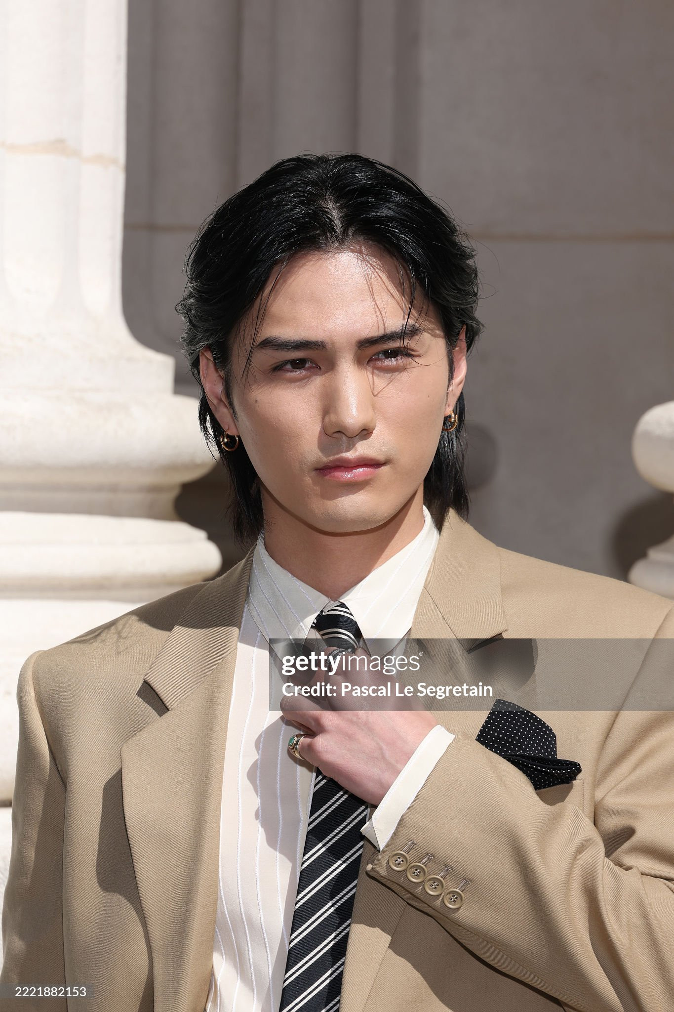 Người mẫu Shuzo Ohira có diện mạo chỉn chu, lịch lãm đúng chất Saint Laurent. Người mẫu Shuzo Ohira có diện mạo chỉn chu, lịch lãm đúng chất Saint Laurent.