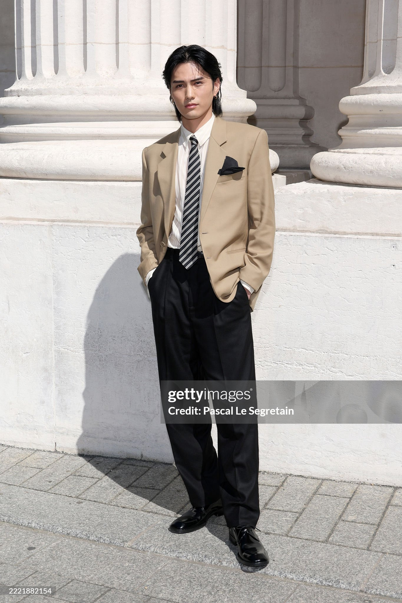 Người mẫu Shuzo Ohira có diện mạo chỉn chu, lịch lãm đúng chất Saint Laurent. Người mẫu Shuzo Ohira có diện mạo chỉn chu, lịch lãm đúng chất Saint Laurent.