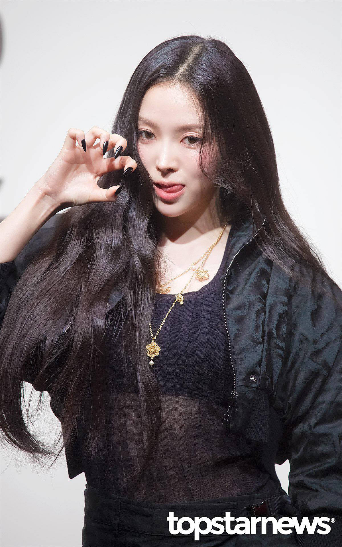 Vẻ ngoài cá tính của Narin MEOVV được khen ngợi.