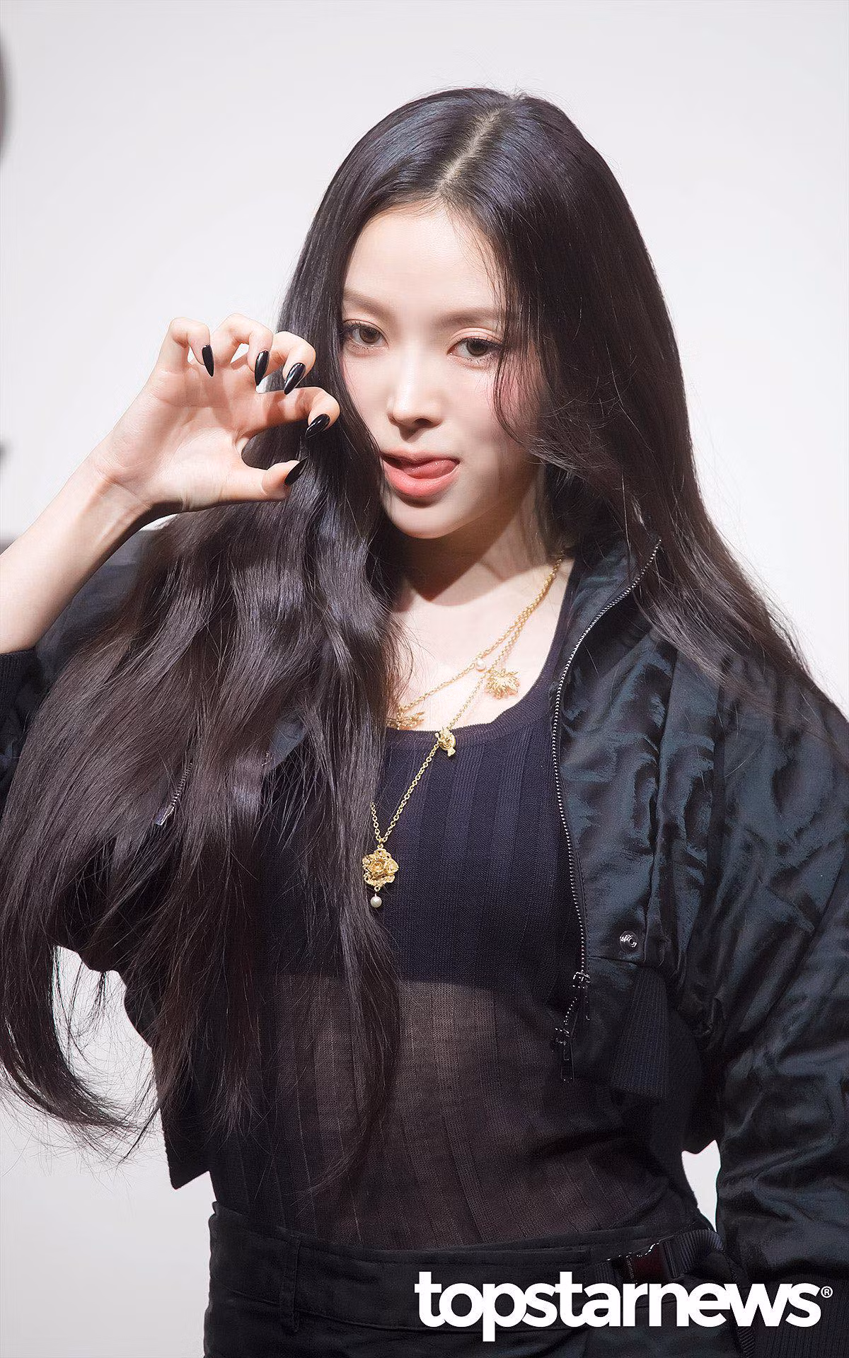 Vẻ ngoài cá tính của Narin MEOVV được khen ngợi. Vẻ ngoài cá tính của Narin MEOVV được khen ngợi.