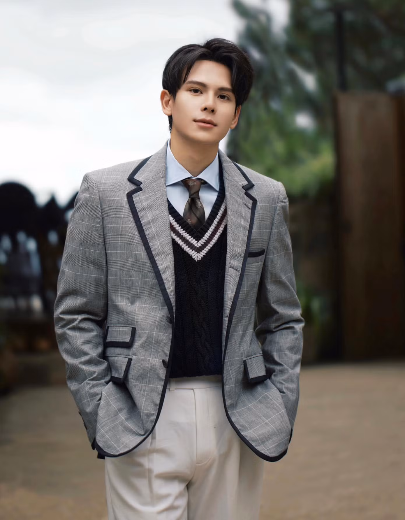 Visual điển trai, bảnh bao ngoài đời của mỹ nam Cha Tôi, Người Ở Lại "đốn tim" fangirl.
