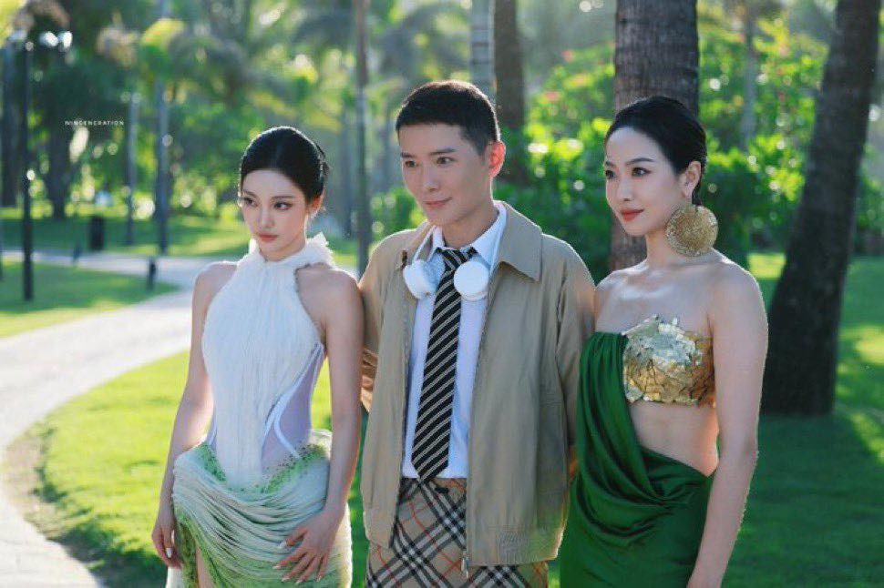 Ningning aespa chung khung hình cùng đàn chị Tống Thiến/ Victoria f(x) và tổng biên tập tạp chí VOGUE Trung Quốc - Lưu Xung.