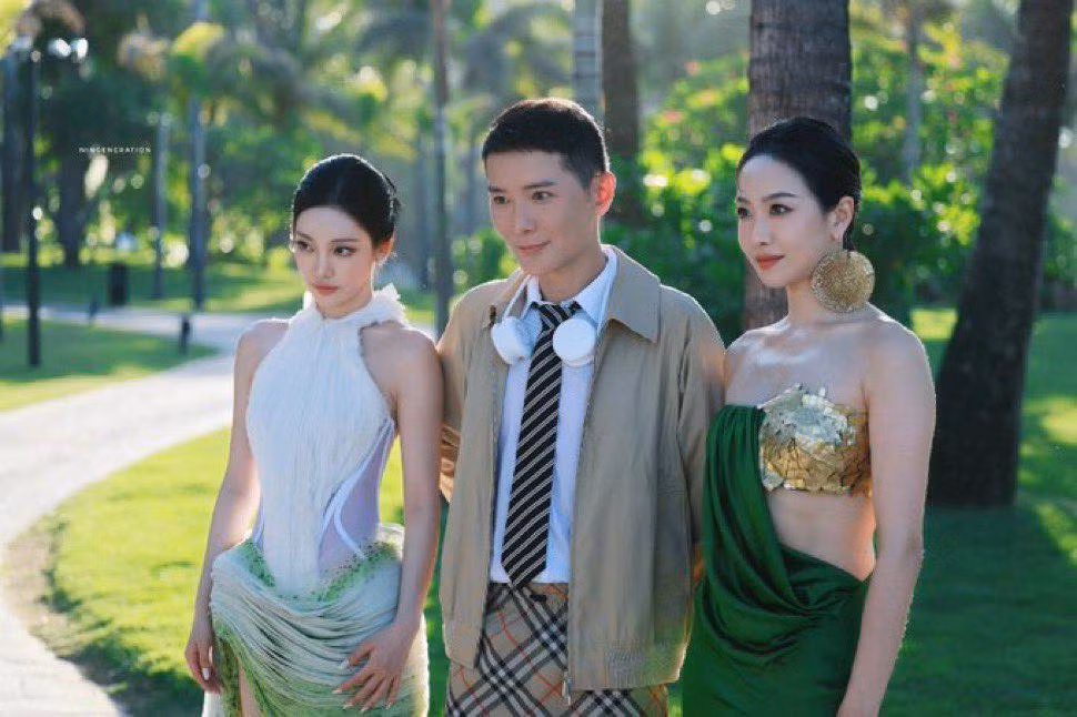 Ningning aespa chung khung hình cùng đàn chị Tống Thiến/ Victoria f(x) và tổng biên tập tạp chí VOGUE Trung Quốc - Lưu Xung.