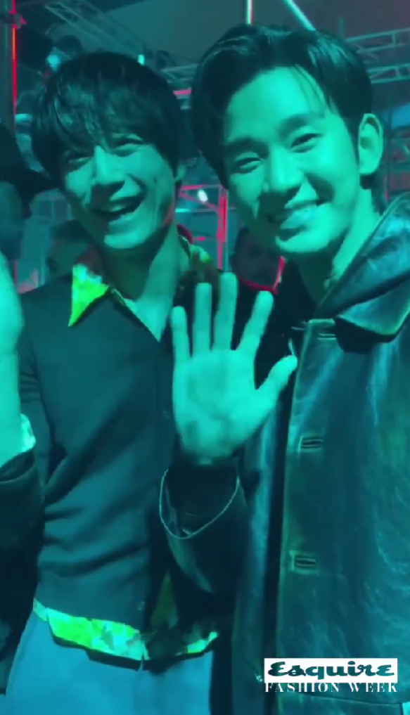 Kentaro Sakaguchi hội ngộ Sana TWICE, tương tác cùng Kim Soo Hyun tại sự kiện.