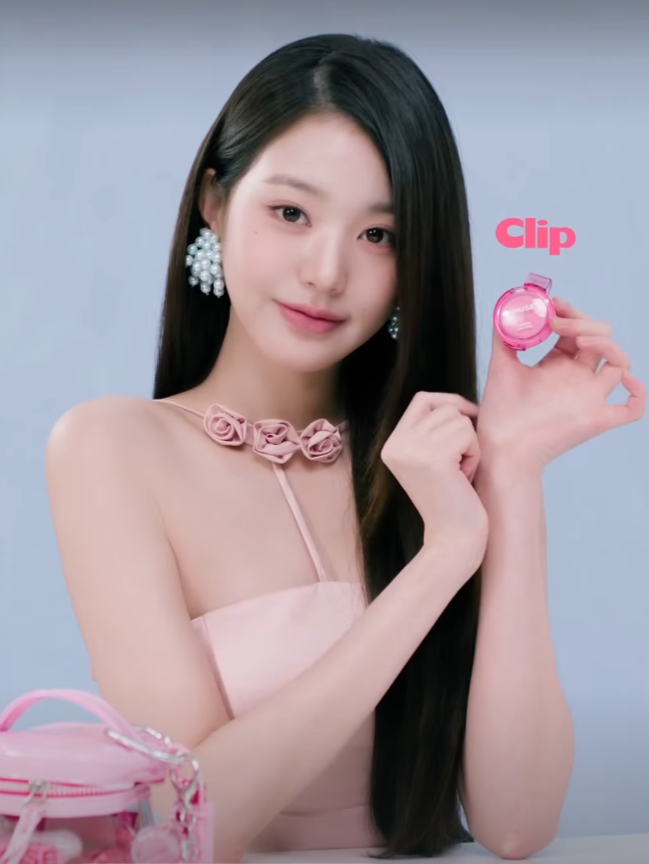 Jang Won Young - IT Girl thế hệ mới diện trang phục tông hồng ngọt ngào của nhà mốt LSOUL trong chiến dịch quảng bá mỹ phẩm Amuse.