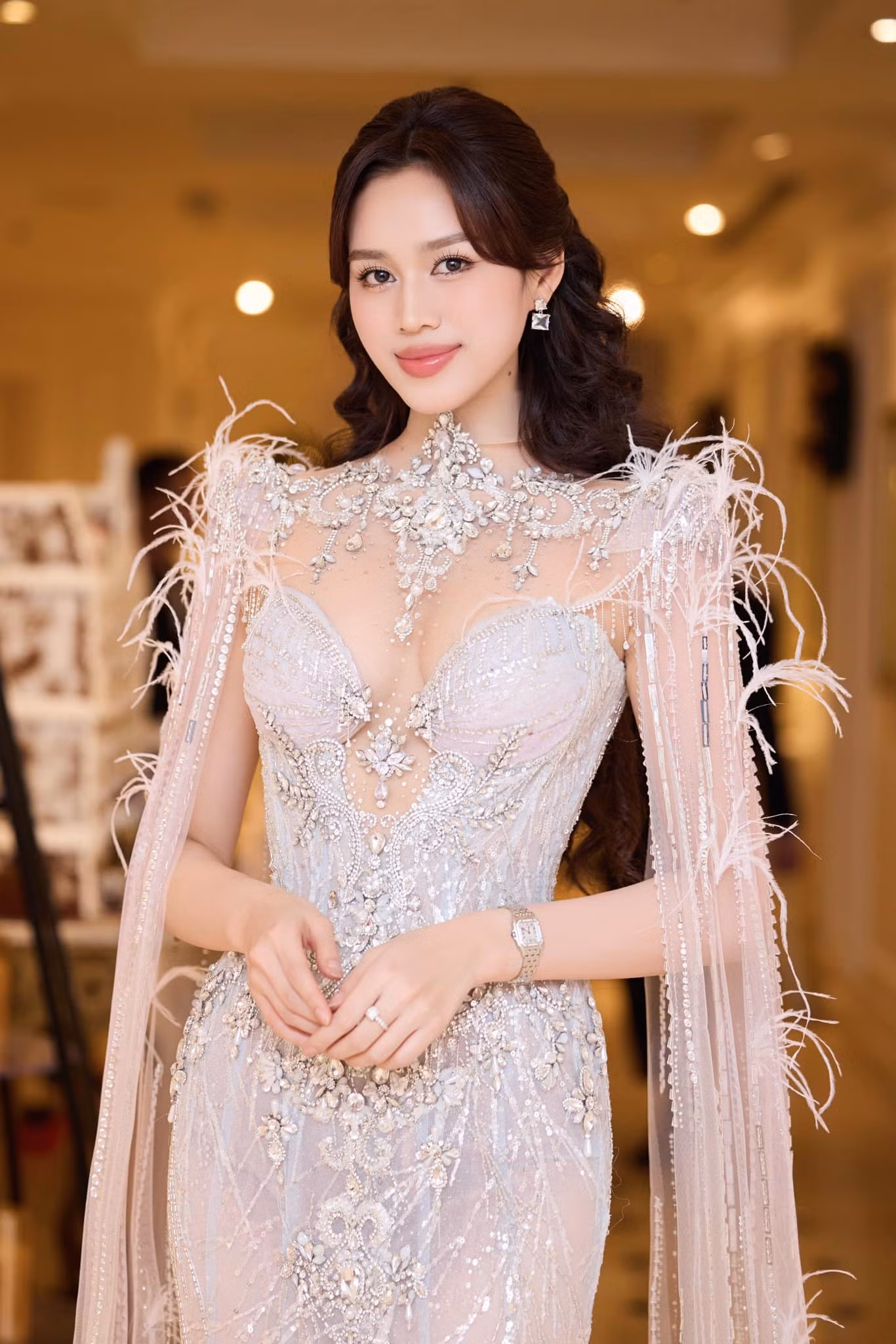 Nhan sắc Hoa hậu Đỗ Thị Hà ngày càng mặn mà sau 4 năm đăng quang.