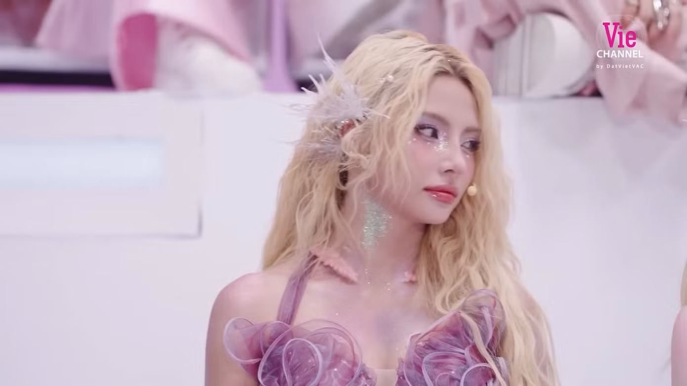 Nhan sắc thăng hạng của MaiQuinn qua từng sân khấu Em Xinh "Say Hi".