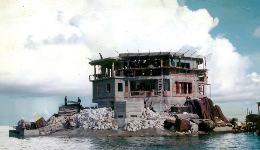 Thêm những công trình mới ngoài Trường Sa đang được cán bộ, chiến sĩ Trung đoàn 83 thực hiện. Với họ đó chính là kế tục, phát huy truyền thống anh hùng và sức trẻ của đồng đội đi trước, tô thắm chủ quyền biển đảo Trường Sa (Ảnh: Trung đoàn 83 cung cấp)