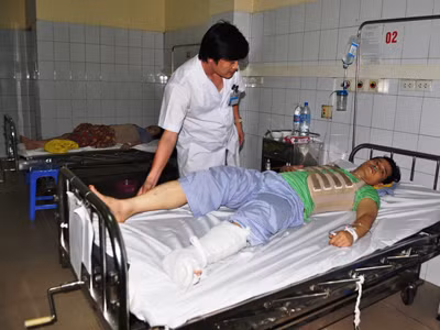 Vợ chồng người chủ cửa hàng vàng tại bệnh viện