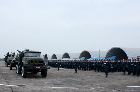 Lực lượng tên lửa của Sư đoàn 361 diễu hành tại Lễ phát động