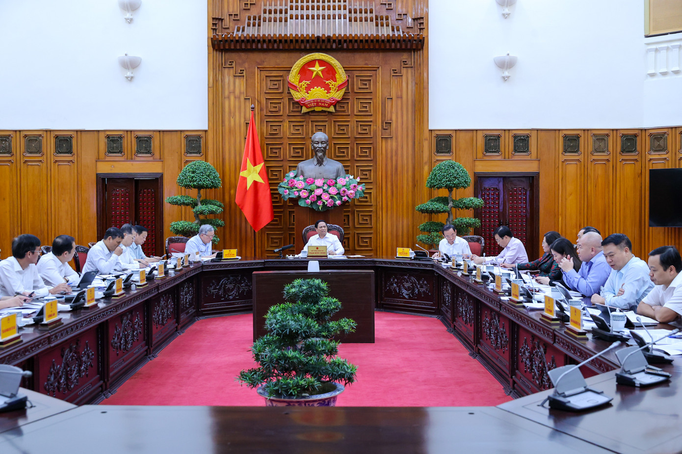 Các đại biểu tham dự phiên họp về Đề án Trung tâm tài chính khu vực và quốc tế tại Việt Nam. Các đại biểu tham dự phiên họp về Đề án Trung tâm tài chính khu vực và quốc tế tại Việt Nam.