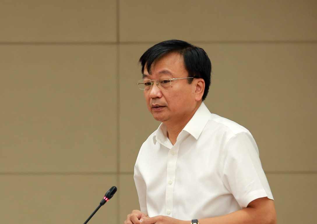 Thứ trưởng Bộ Giao thông vận tải Nguyễn Danh Huy báo cáo tại cuộc họp Thứ trưởng Bộ Giao thông vận tải Nguyễn Danh Huy báo cáo tại cuộc họp